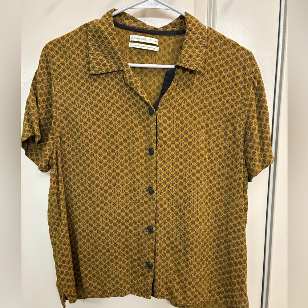 Urban Outfitters button down short sleeve M